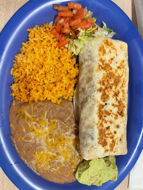 Mexican Plates Food, Latin Snacks, Mexican Food Aesthics, Mexican Food Photography, Hispanic Food Recipes, Mexican Carne Asada, Breakfast Mexican, Carne Asada Burrito, Mexican Lunch