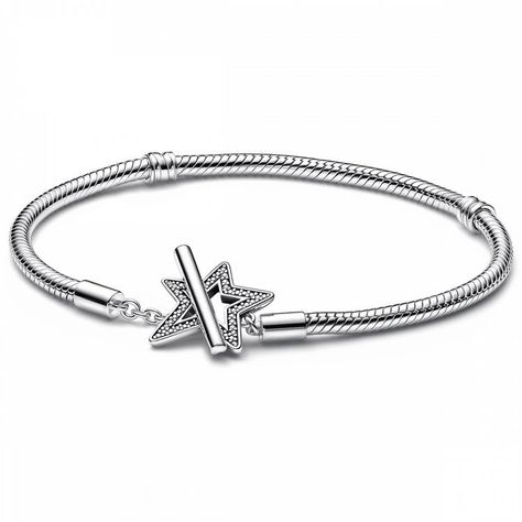 Pandora Star Bracelet, Pandora Star, Chain Bracelet Silver, Skandinavian Fashion, Golden Trio, Snake Chain Bracelets, Jewelry Accessories Ideas, Pandora Bracelet Charms, Star Bracelet