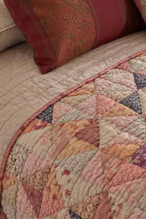 Colchas Zara Home, Bedding Pattern, Sheets Bedding, Patchwork Clothes, Blanket Patterns, Crochet Blankets, Patchwork Quilt, Room Inspiration Bedroom, Dream Bedroom