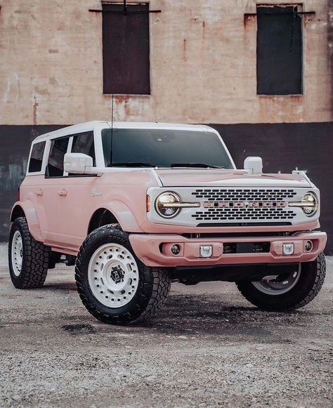 Barbie much? 💅@sinclairtord is the GOAT at dialed in colorways and themes on their builds! This pink Bronco is no exception. Tag someone… | Instagram Vintage Pink Bronco, Pink Bronco Sport, Light Pink Bronco, Pink Ford Bronco, Pink Car Aesthetic, Ford Bronco Aesthetic, Pink Bronco, New Ford Bronco, 2021 Bronco