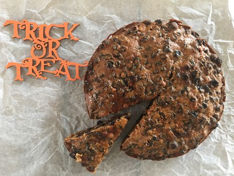 Quick Irish Barm Brack Tea Brack Recipe, Irish Barmbrack, Halloween Bread, Irish Halloween, Whole Orange Cake, Halloween Candy Recipes, Irish Tea, Trick Or Treat Sign, Brioche Recipe