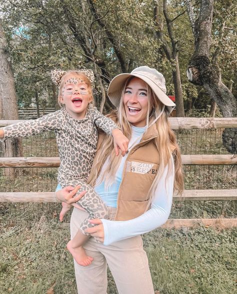 Cheetah Halloween Costume Family, Zoo Animals Halloween Costumes, Zoo Keeper Costume Family, Family Safari Costume, Zookeeper Costume Women's, Animal Family Costumes, Zookeeper Family Costume, Diy Zoo Keeper Costume Women, Diy Zoo Keeper Costume