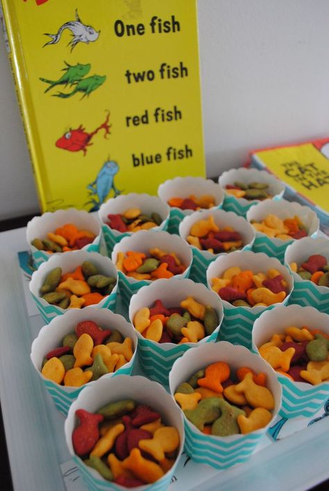 Dr Seuss party- Goldfish for One Fish, Two Fish, Red Fish, Blue Fish. Dr. Suess, Dr Seuss Snacks, Dr Seuss Preschool Activities, Doctor Suess Birthday, Dr Seuss Party Ideas, Dr Seuss Preschool, Cat In The Hat Party, Dr Seuss Classroom, Dr Seuss Activities