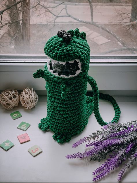 Water Bottle Holder Crochet Pattern, Water Bottle Holder Crochet, Dino Crochet, Crochet Water Bottle Holder, Crochet Earrings Pattern, Pola Amigurumi, Water Bottle Holder, Fun Crochet Projects, Diy Crochet Projects