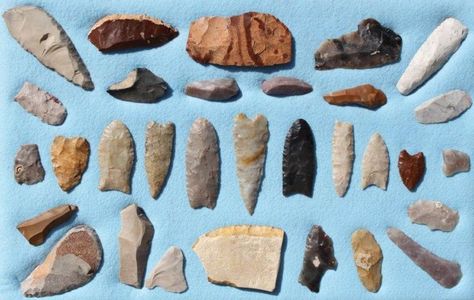 Clovis People, Arrowhead Identification Charts, Arrow Heads Native Americans, Clovis Point, Native American Settlement, Ancient Tools Native American Indians, Cool Pocket Knives, Native American Artifacts Stones Tools, Flint Knapping