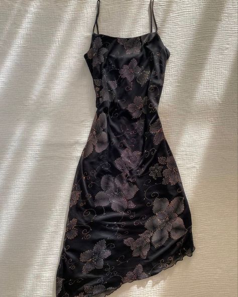 90s Dress Homecoming, Vintage Black Mini Dress, Punk Homecoming Dresses, Frilly Tank Top Outfit, Grunge Dresses Aesthetic, Dresses On Short Women, Slip Dress Big Bust, Homecoming Dresses 70s, Slug Club Dress