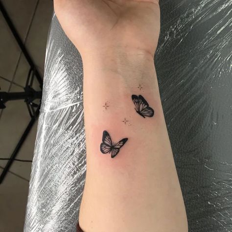 https://allabouttattoo.com/wp-content/uploads/2022/09/Small-black-butterfly-tattoo.webp Small Butterfly Tattoos, Small Black Tattoos, Black Butterfly Tattoo, Simple Butterfly Tattoo, Butterfly Tattoos On Arm, Small Butterfly Tattoo, Tattoos With Kids Names, Small Butterfly, Butterfly Tattoos