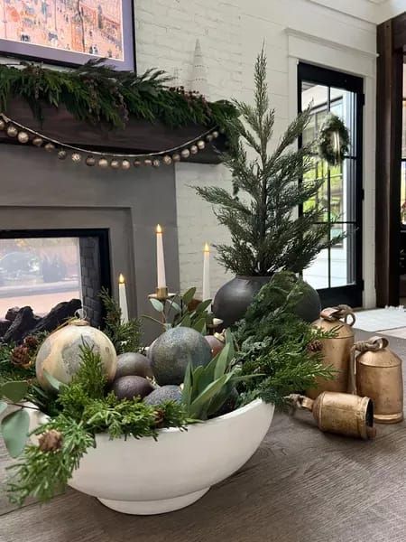 Christmas Coffee Table Decor, Christmas Bowl, Modern Christmas Decor, Christmas Decor Inspiration, Holiday Centerpieces, Minimalist Christmas, Christmas Decorations For The Home, Modern Christmas, Christmas Centerpieces