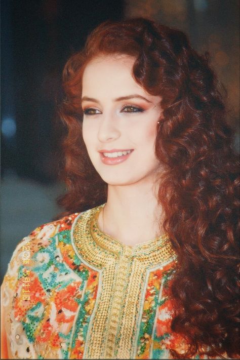 Lalla Salma, Morrocan Fashion, Moroccan Kaftan Dress, Morocco Aesthetic, Moroccan Aesthetic, Patriotic Images, Moroccan Kaftan, Moroccan Culture, Royal Tiaras