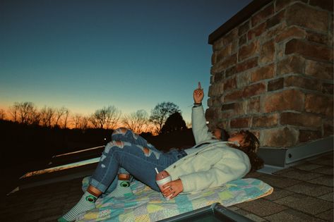 Roof Sleepover, Roof Hangout, Eco Roof, Niche Aesthetic, Summer To Do List, Princess Aesthetic, Green Roof, Best Friend Pictures, Story Inspiration