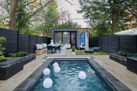 A Sleek New Space Toronto Backyard, Backyard Buildings, Backyard Studio, Backyard Inspiration, Farmhouse Plans, Backyard Design, Outdoor Design, Play Houses, Backyard Landscaping