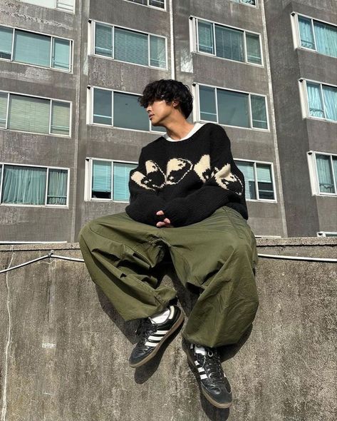 Asian Oversized Fashion Men, Outfit Inspo Japanese Streetwear, Male Outfit Color Combinations, Streetwear Fashion Men Japan, Japanese Mens Fashion Winter, Japanese Guy Fashion, Chinese Men Street Fashion, Japan Aesthetic Outfit Men, Men’s Japanese Street Fashion