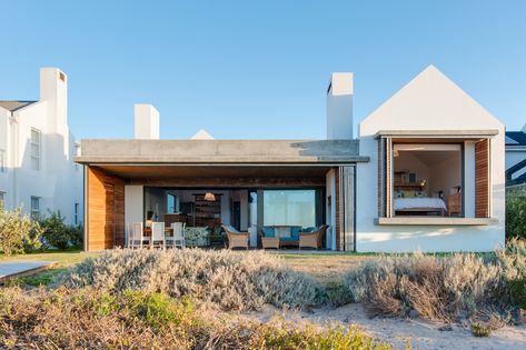 South African Farm Style Houses, Beach Modern House, South African Architecture Modern, Cape Town Villa, South African Farmhouse Architecture, Cape Vernacular Architecture, Modern Cape Dutch Architecture, West Coast House, Farm Style House