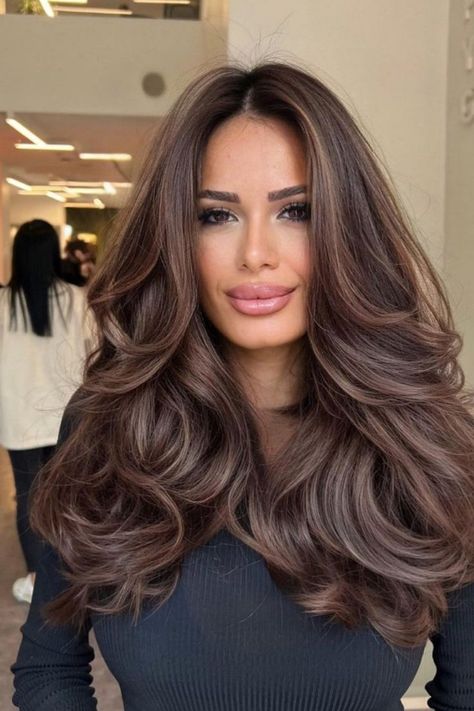 Medium Length Brown Hair Layers, Best Hair Color For Olive Skin Tone Brown Eyes, Chocolate Brown Hair With Layers, Brown Layered Haircut, Warm Ash Brown Hair, Warm Toned Brown Hair, Old Money Brunette Hair 2024, Chocolate Caramel Hair, Highlight Hair Dye