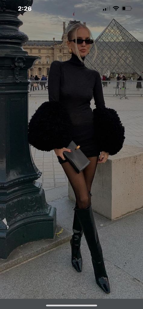 Ysl Accessories, Ysl Style, Leonie Hanne, Instagram London, Iconic Fashion, Total Black, Wool Turtleneck, Fashion Girl, Knit Cuff