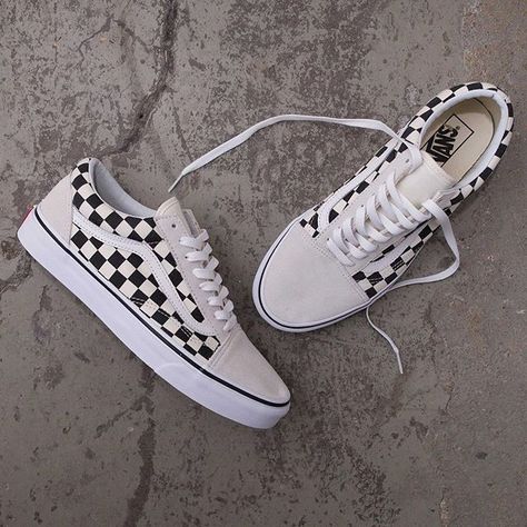 Vans Shoes Outfit, Vans Old Skool Checkerboard, Vans Shoes Fashion, Cute Vans, Tenis Vans, Checkered Vans, Nike Shoes Outfits, Nike Shoes Jordans, Shoes Teen