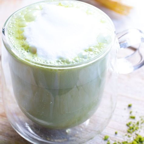 Coffee Alternative Healthy, Chocolate Avocado Smoothie, Matcha Latte Recipe, Best Matcha, Matcha Tea Powder, Simply Quinoa, Avocado Smoothie, Healthier Recipes, Smoothie Blender