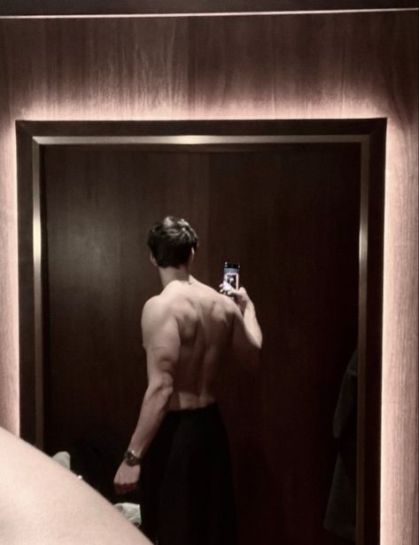 austin myles⋆★ christmas in quincy ⋆ the edens Muscular Back Aesthetic, Josh Chen Twisted Hate, Josh Chen, Muscular Back, Devney Perry, Jacob Rott, Twisted Hate, Prettiest Celebrities, Nightclub Aesthetic