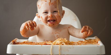 The next time your child leaves a big ol' mess while eating on his or her high chair, don't despair.   According to a new study out of the University of Iowa, kids who smoosh, smash and even throw t High Antioxidant Foods, Messy Kids, Baby Facts, Toddler Humor, Baby Led Weaning, Weaning, Kids Health, Baby Feeding, Meal Time