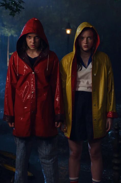 Max and Eleven - Stranger Things - TV Fanatic Stranger Things Max, Stranger Things Poster, Stranger Things Season 3, Stranger Things 3, Stranger Things Kids, Bobby Brown Stranger Things, Stranger Things Actors, Stranger Things Art, Stranger Things Tv