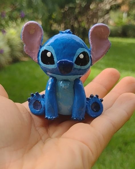 Stitch💙✨ #liloandstitch #stitch #clay #clayart #ceramicafria #cute #cartoon #animatedseries #disney Clay Stitch Disney, Stitch Clay Art, Stitch Clay Sculpture, Disney Ceramics Ideas, Clay Characters Easy, Clay Cartoon Characters, Disney Clay Ideas, Clay Diy Gifts, Stitch Clay