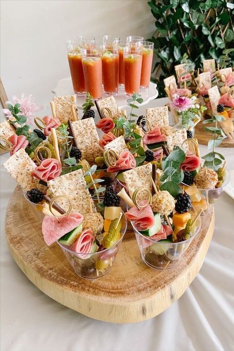 21+ Most Creative Charcuterie Cup Ideas That Will Feed A Crowd - From Lemons To Luxury Baby Shower Charcuterie, Charcuterie Cup, Easy Healthy Dinner Ideas, Wedding Charcuterie, Charcuterie Cups, Fingerfood Party, Lake Food Ideas Summer, Food Ideas Summer, Charcuterie Inspiration