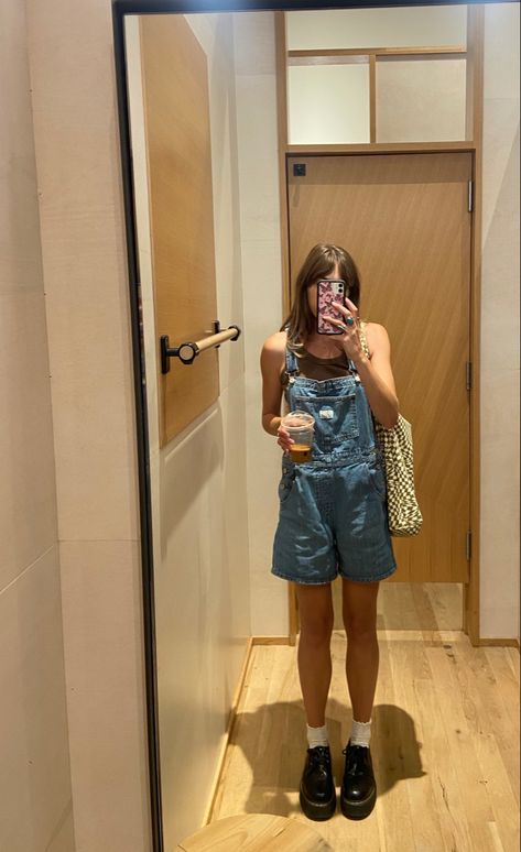 Aesthetic Outfits For Hot Weather, Overall Inspo Outfit, 90 Summer Outfits, Summer Outfits Artsy, Summer Overall Outfits Shorts, Cute Outfits Hot Weather, Outfits With Short Overalls, Red Rocks Amphitheater Outfit, Overalls Outfit Summer Shorts