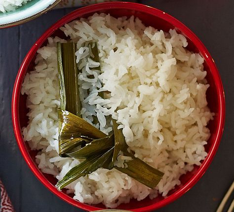 Pandan steamed rice Steam Rice Recipe, Pandan Rice, Rice Cooker Meals, Healthy Vegetarian Lunch, Healthy Rice Recipes, Asian Side Dishes, Slow Cooker Bbq Chicken, Healthy Rice, Rice Cooker Recipes