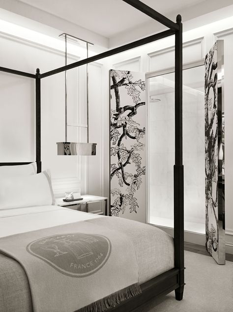 Bulgari Hotel New York Luxury Suite Bedroom, Baccarat Hotel, New York Bedroom, Suite Bedroom, Modern Luxury Bedroom, Hotel Bedroom, Hotel Interior Design, Bedroom Red, W Hotel