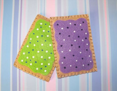 Sewn Cat Toys, Toaster Pastries, Felt Cat Toys, Pet Crafts, Kitty Toys, Homemade Cat Toys, Diy Outfits, Diy Cat Toys, Guinea Pig Toys