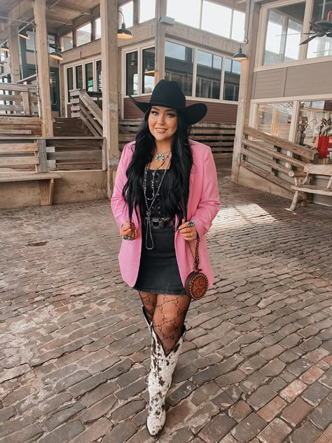 Plus Size Nfr Outfits, Nfr Outfits Plus Size, Cold Rodeo Outfits For Women, Nfr Outfits For Vegas 2024, Nfr Outfits For Vegas Cowgirl Fashion 2023, Ft Worth Stockyards Outfit, Amazon Western Outfits, Cojo Concert Outfit, Western Christmas Party Outfit