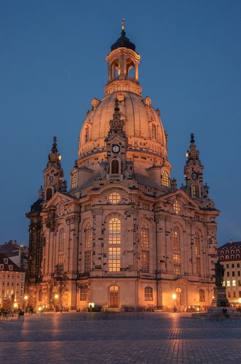 Architecture Old Buildings, Old World Buildings, French Architecture Aesthetic, Churches Aesthetic, Opera House Exterior, European Architecture Aesthetic, Beautiful Buildings Architecture, Famous Architecture Buildings, Christian Architecture