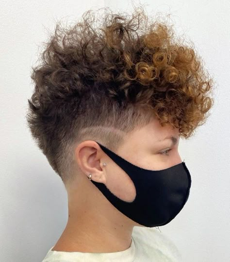 Curly Mohawk Women, Short Curly Mohawk Black Women, Curly Shaved Hair, Curly Mohawk Mullet, Mohawk Curly Hair, Curly Mohawk Hairstyles For Women, Mohawk With Shaved Sides, Curly Hair Mohawk, Shaved Sides Haircut