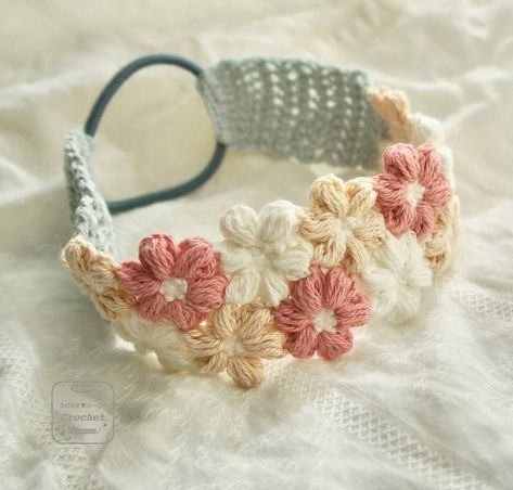 Crochet Bandana Pattern, Crochet Hair Clips, Crochet Jewelry Patterns, Crochet Hair Accessories, Easy Crochet Baby, Haken Baby, Crochet Handbags Patterns, Crochet Bracelet, Crochet Baby Dress