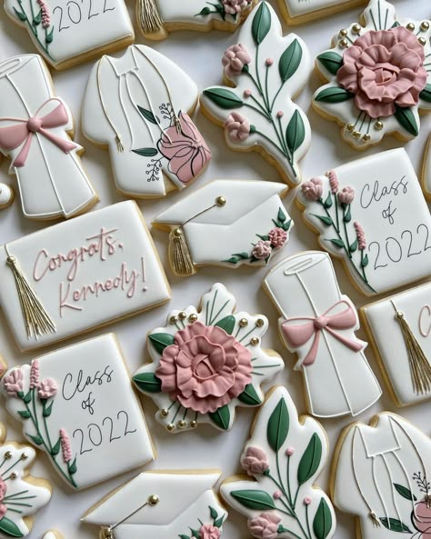 Graduation Party Place Settings, Floral Grad Cookies, Girly Graduation Cookies, Best Graduation Food Ideas, Graduation Cookies Pink, Graduation Party Flower Theme, 2024 Grad Cookies, Graduation Party Elegant, Girly Graduation Party Ideas