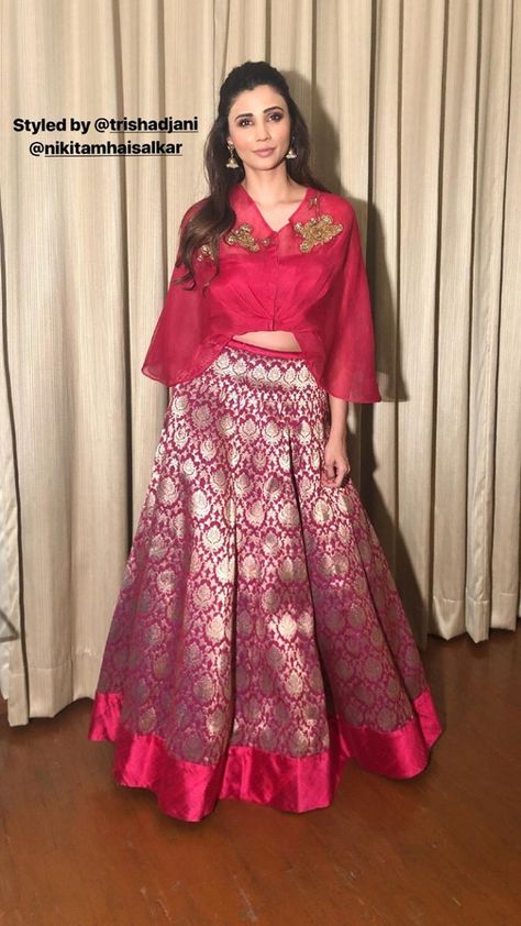 Sangeet Function Outfit, Banarsi Skirt And Top, Lehanga Long Blouse, Lehenga Skirt Designs Latest, Banarasi Indo Western Outfits, Banarasi Skirt And Top, Banasari Lehenga, Brocade Indo Western Outfits, Koti Style Blouse For Lehanga