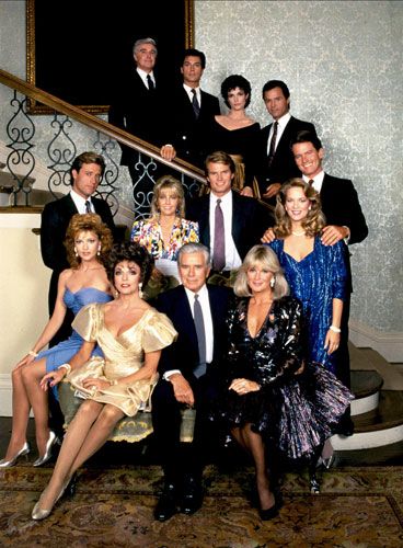 Dynasty Kardashian Christmas Card, Dynasty Tv Show, John Forsythe, Look 80s, Linda Evans, Tv Soap, Joan Collins, Look Retro, Actrices Hollywood