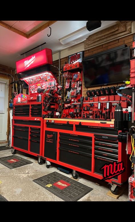 Milwaukee Tool Box, Garage Workbench Plans, Garage Design Interior, Garage Organisation, Garage Workshop Organization, Garage Furniture, Garage Tool Organization, Ultimate Garage, Garage Organization Diy