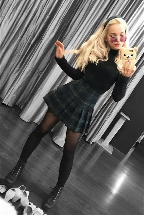 Winter Fashion Outfits Dressy, Slytherin Outfit, Skirt And Tights, Dove Cameron Style, Dove Cameron, A Skirt, Edgy Outfits, Winter Fashion Outfits, Looks Vintage