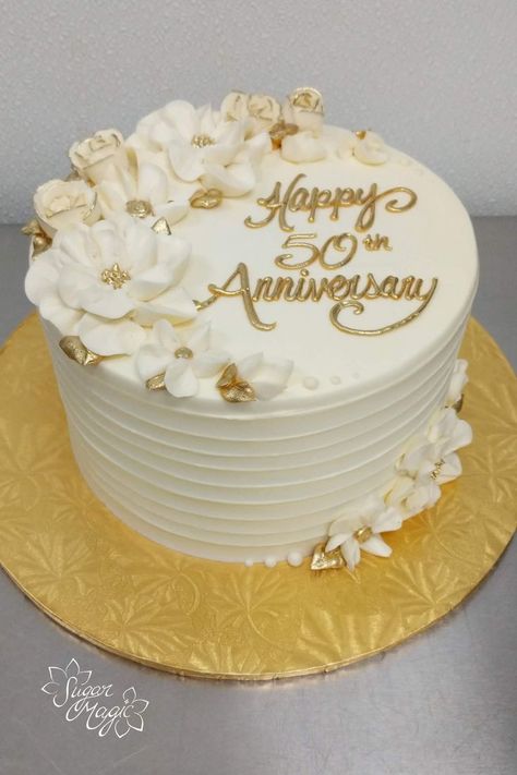 50th Wedding Anniversary Gold And White, 50th Birthday Cake White And Gold, 50th Anniversary Cakes Buttercream, 50th Anniversary Wedding Cakes, Gold Buttercream Flowers, Cake Design For Anniversary Simple, Decoration For 50th Anniversary, 50th Anniversary Floral Arrangements, Cakes For 50th Wedding Anniversary