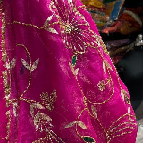 𝐑𝐊 𝐇𝐀𝐍𝐃 𝐄𝐌𝐁𝐑𝐎𝐈𝐃𝐄𝐑𝐘 ™ on Instagram: "#punjabisuitspatiala" Hand Embroidery Designs For Suits Party Wear, Hand Embroidery Designs For Suits, Punjabi Suits Patiala, Embroidery Suits Punjabi, Emb Designs, Pakistan Fashion, Handmade Embroidery Designs, Suits Design, Embroidery Suits Design