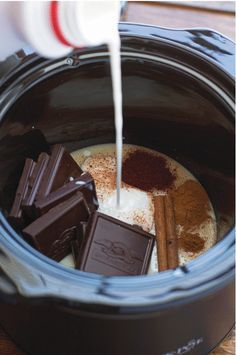 Hot Chocolate Slow Cooker, Christmas Mocktails, Slow Cooker Desserts, Slow Cooker Recipe, Mexican Hot Chocolate, Smitten Kitchen, Chocolate Caliente, Hot Chocolate Bars, Spice Jar