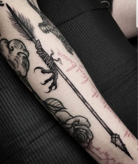 THOMAS E on Instagram: “Sweet gap filler for @chelseeingeye!!! Good times🤙thanks lady! Using @tatsoul  #wrathtubes & #envyneedles . . . .” Tattoo Leg, Wrist Tattoos For Women, Knee Tattoo, Tattoo Project, Arrow Tattoos, Unique Tattoo, Trendy Tattoos, Custom Tattoo, Blackwork Tattoo