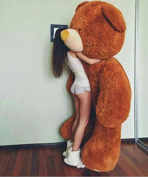 She is a big BEARS FAN Big Stuffed Animal, Teddy Girl, Teddy Bear Images, Big Teddy, Giant Teddy Bear, Giant Teddy, Teddy Bear Girl, Teddy Bear Pictures, Model Poses Photography