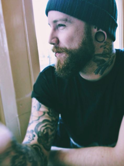 Mmmmmen. Best Beard Shape, Beard Shapes, Epic Beard, Beard Love, Beard Tattoo, Hipster Man, Types Of Guys, Inked Men, Stretched Ears