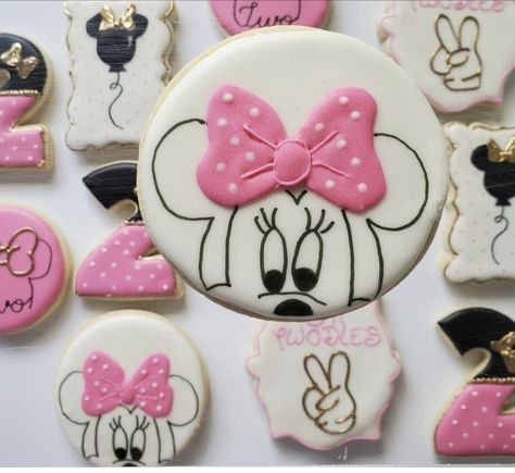 Minnie Cookies Decorated, Cookie Flooding, Mouse Cookies, Minnie Mouse Cookies, Minnie Mouse Birthday Cakes, Sugar Cookie Recipe Easy, Sugar Cookie Designs, Pretty Cookies, Mini Mouse