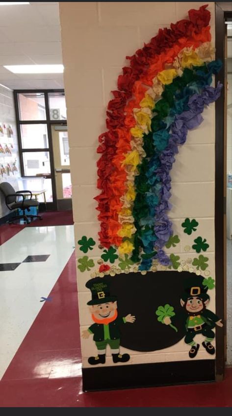 Leprechaun Classroom, Decor Ideas For Classroom, Homecoming 2024, Leprechaun Craft, Rainbow Ribbons, St Patricks Day Hat, Daycare Themes, St Patricks Day Decor, School Door Decorations