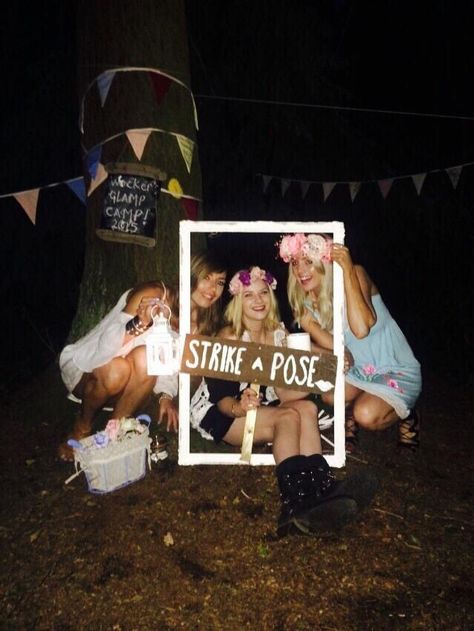 Make your own forest photobooth. Little Wocker's Glamp Camp. Hen do. Glamping Bachelorette Party, Glamping Birthday, Glamping Weddings, Glamping Party, Weekend Festival, Camping Birthday Party, Festival Camping, Camping Birthday, Camping Party