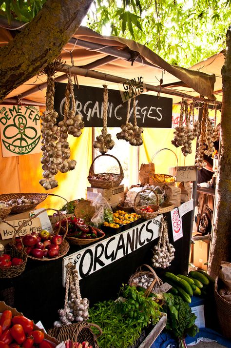 Farmers Market Display, Market Stands, Black Barn, Market Ideas, Market Garden, Market Displays, Farm Market, Garden Harvest, Local Farmers Market