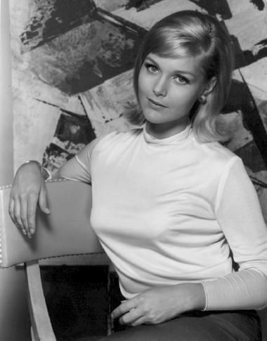 crystal bernard - Fabulous Female Celebs of the Past Photo (11823945) - Fanpop Theatrical Romantic Makeup, Vintage Portraits Of Women, Sophia Loren Style, Elaine Stewart, Carol Lynley, Kristy Mcnichol, Young Marilyn Monroe, Stella Stevens, Donna Mills